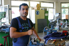 Zohir, ein kurdischer Syrer in einer Metallbauerausbildung der HWK im Bildungszentrum Butzweilerhof Kln.