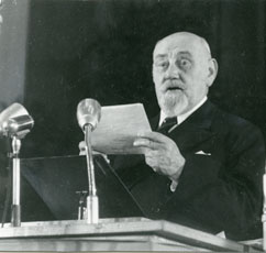 Bundesprsident Renner 1948 im Wiener Konzerthaus beim ersten GB-Bundeskongress
