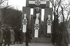 Das von den Austrofaschisten verhngte Republik-Denkmal beim Parlament in Wien