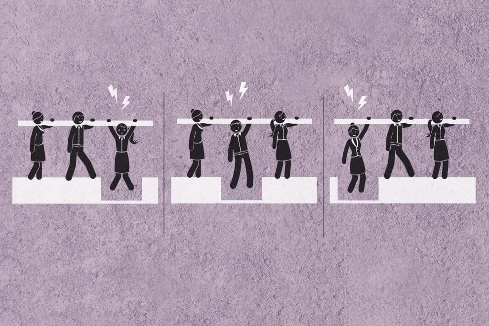 Illustration von Menschen, die einen Stab halten. Symbolbild für die Geschichte der Sozialversicherungen.
