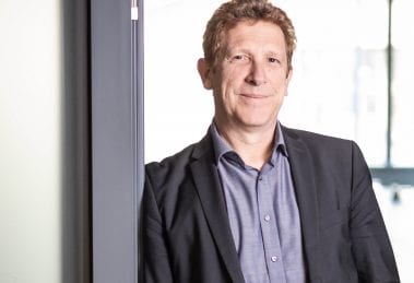 Bernhard Achitz über die Notwendigkeit, den Arbeitgebern bei den KV-Verhandlungen einen Ausgleich für den 12-Stunden-Tag abzuringen. Außerdem erklärt der Gewerkschafter, warum es bei KV-Verhandlungen auch immer um einen Verteilungskampf geht und wie sich die Gewerkschaft für die Interessen der Arbeitnehmer und Arbeitnehmerinnen stark macht.
