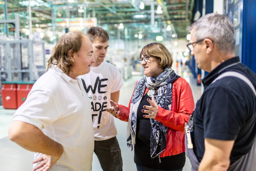 Foto von Renate Blauensteiner im Gespräch