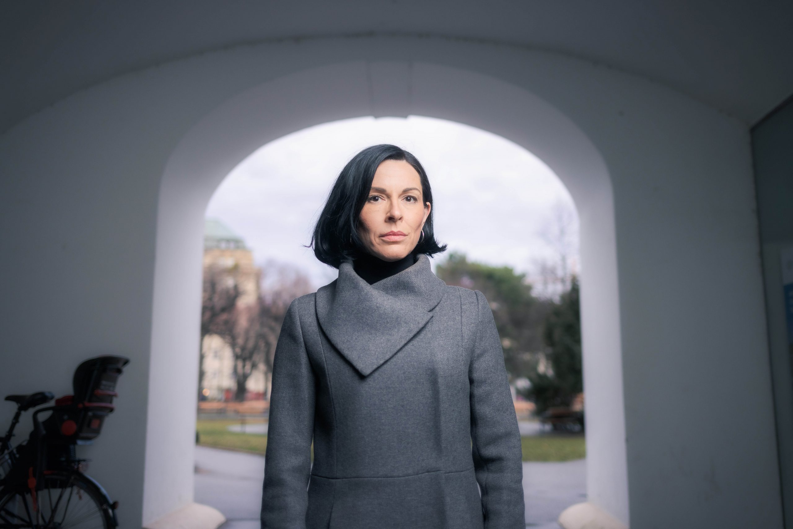 Portrait von Olivia Janisch. Die stellvertretende Vorsitzende der Gewerkschaft vida spricht über die KV-Verhandlungen und den Pflegenotstand.