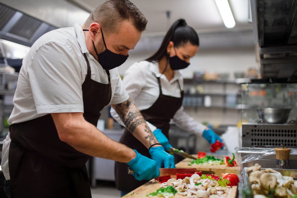 Mangelberufe ggibt es vor allem in der Gastronomie. Köche und Köchinnen werden dringend gesucht. Mangelberufsliste.