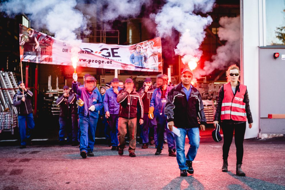 Warnstreik bei Collini, Miele und W&H Dentalwerk in Bürmoos, Salzburg. Symboilfoto: Löhne Inflation und KV-Verhandlungen