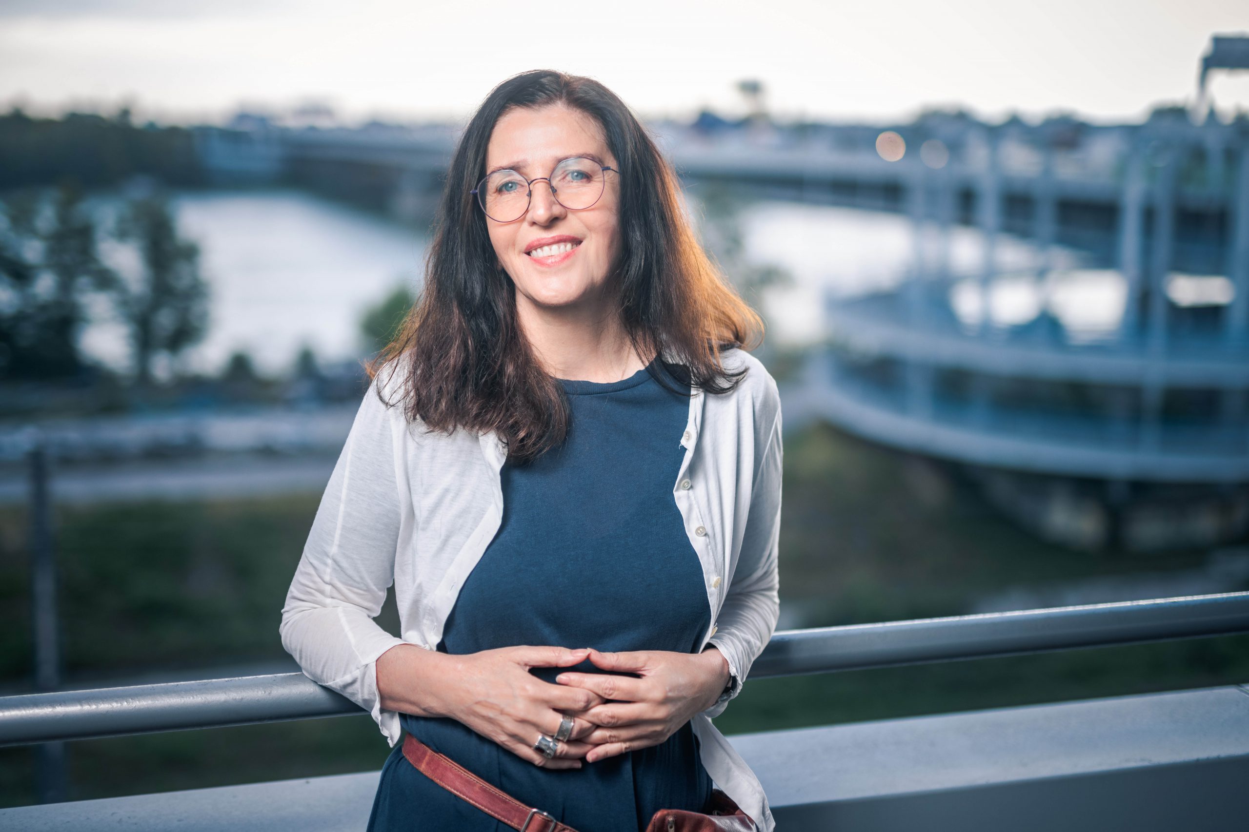 Potrait von Helene Schuberth, Chefökonomin im Österreichischen Gewerkschaftsbund. Symbolfoto Lösungen Inflation.