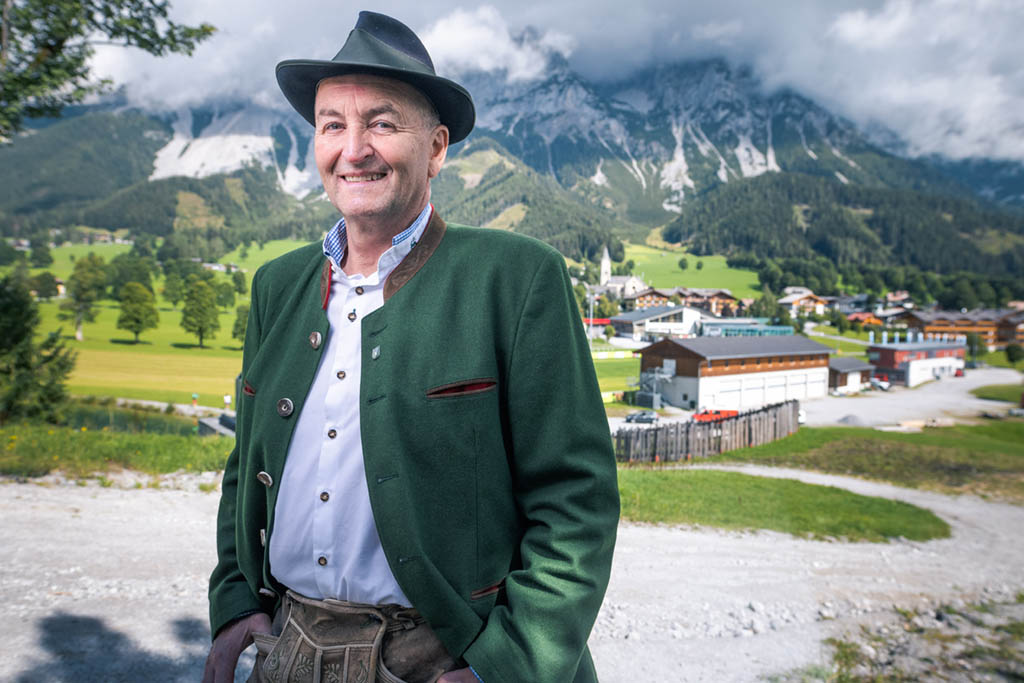 Ernst Fischbacher, Bürgermeister von Ramsau, Grundstücke und Wohnungen