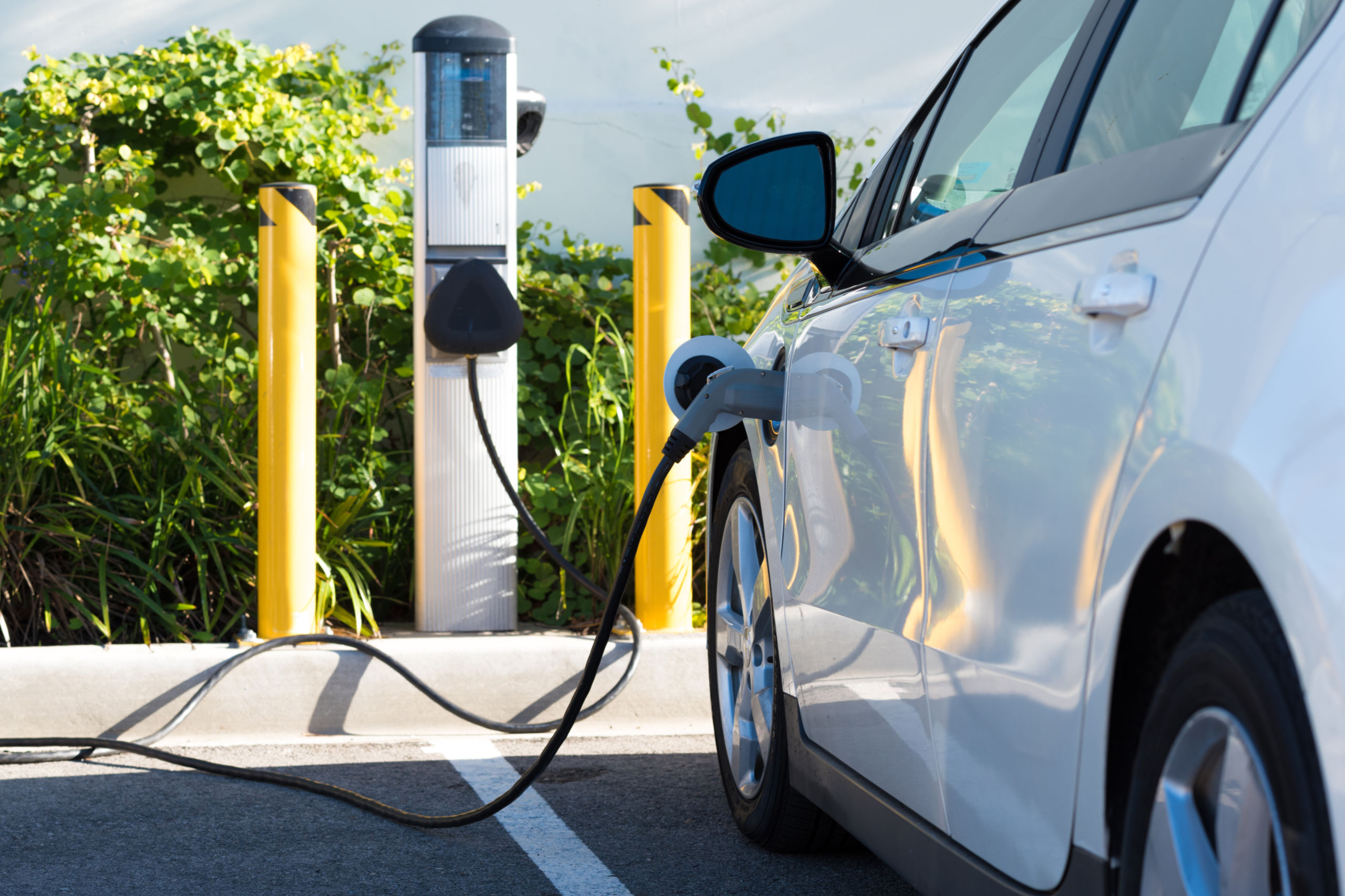 Ein Elektroauto an der Ladesäule. Symbolfoto: Ausreden für Klimasuenden.