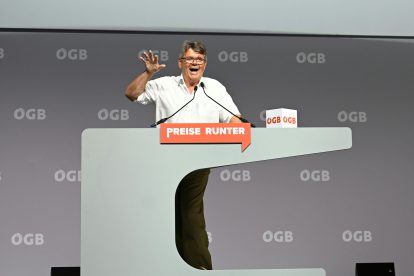 Wolfgang Katzian bei einer Rede Preise runter Herbstlohnrunde Inflation Mindestlohn