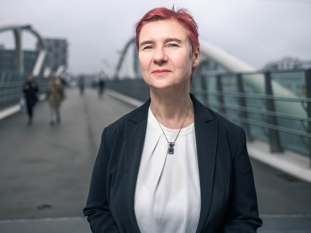 Portrait von Margit Schratzenstaller-Altzinger vom Wifo. Ein Interview zum Budget 2023. 