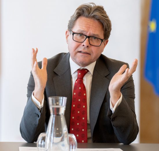Martin Polaschek wirkt beim Thema Uni Budget eher ratlos.