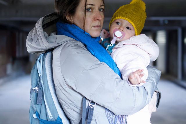 Eine Mutter mit ihrem Kind. Symbolbild für Armut in Österreich,