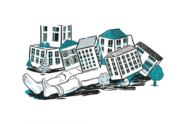 Eine Person liegt auf dem Boden, verschüttet unter einer Vielzahl an Häusern. Symbol für die hohen Kosten fürs Wohnen.