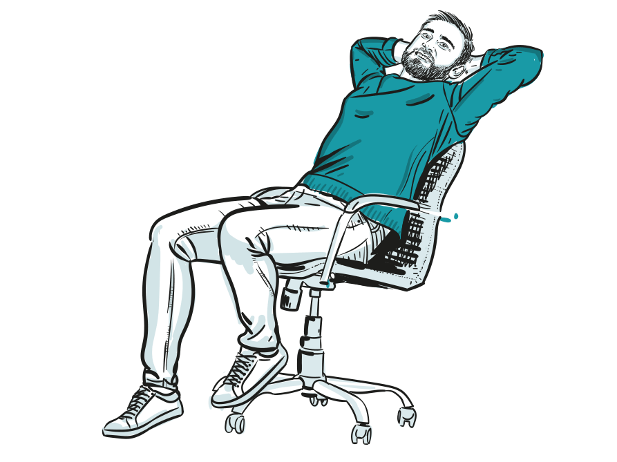Ein Mann sitzt auf einem Bürostuhl und lehnt sich zurück. Symbolbild für die Arbeitszeitverkürzung.