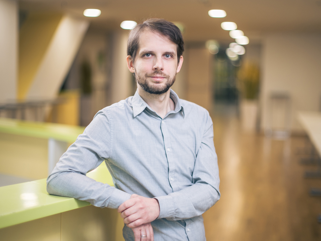 Portrait ÖGB-Klimaexperte Martin Reiter während des Interviews zu Wohlstand und BIP.