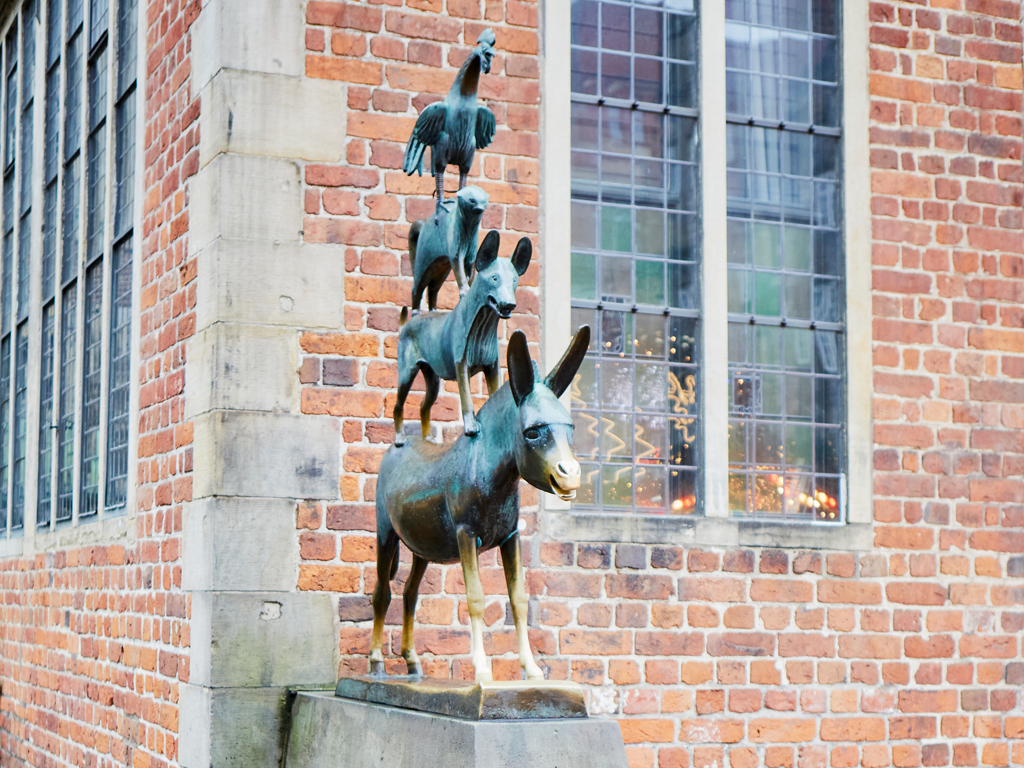 Das Denkmal der Bremer Stadtmusikanten in der Nähe der Arbeitnehmerkammer Bremen.