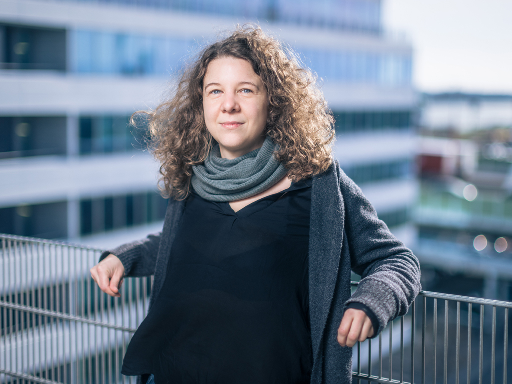 Portrait Susanne Haslinger, Leiterin der Grundlagenabteilung der Produktionsgewerkschaft. Im Gespräch über die Modernisierung des Arbeitsverfassungsgesetz.