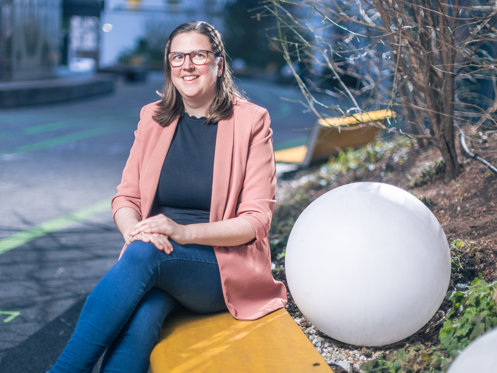 Portrait von Heidemarie Egger von der Interessenvertretung Frauen* mit Behinderungen (FmB) im Gespräch über Frauen mit Behinderung in der Arbeitswelt.