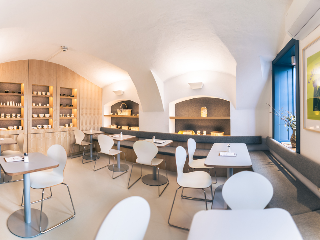 Das Café Gutmut in Linz von innen.