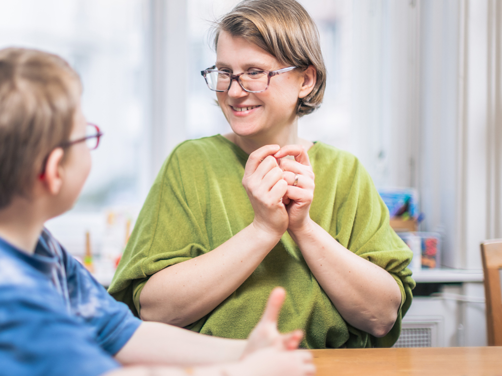 Portrait von Angie Weikmann von der Initiative „Bessere Schule jetzt“ im Gespräch über inklusive Bildung.