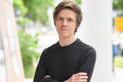 Portrait Tommy Krieger vom ZEW im Interview zum Thema Rechtsruck schadet Wirtschaft,