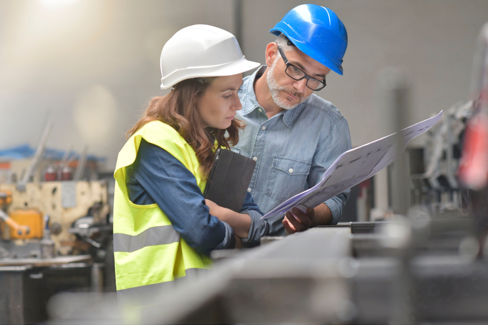 Wie kann der Standort Österreich gestärkt und Arbeitsplätze gesichert werden? | © Adobe Stock/goodluz