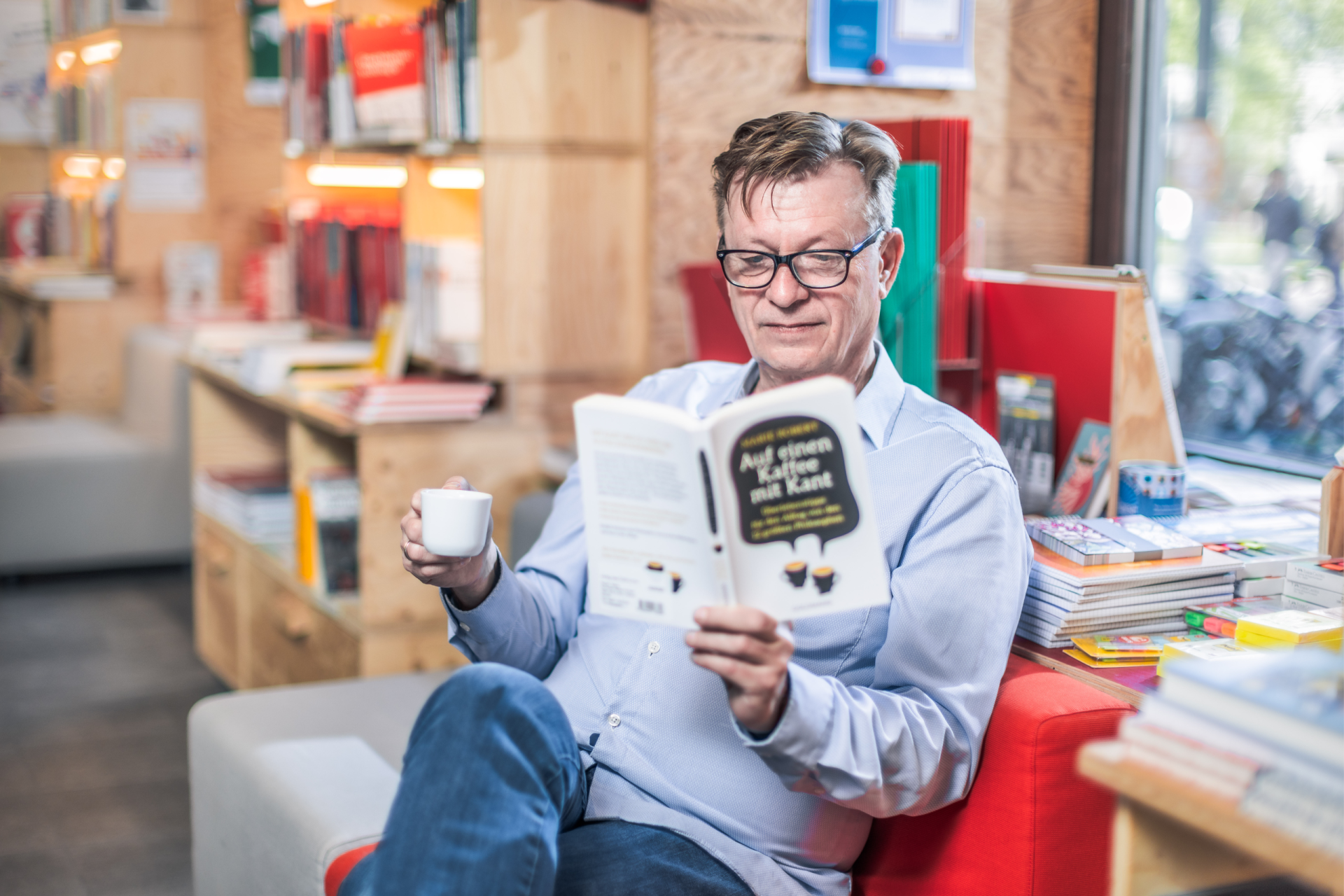 Der leidenschaftliche Buchhändler setzt auf Empfehlungen und persönliche Beratung. | © Markus Zahradnik