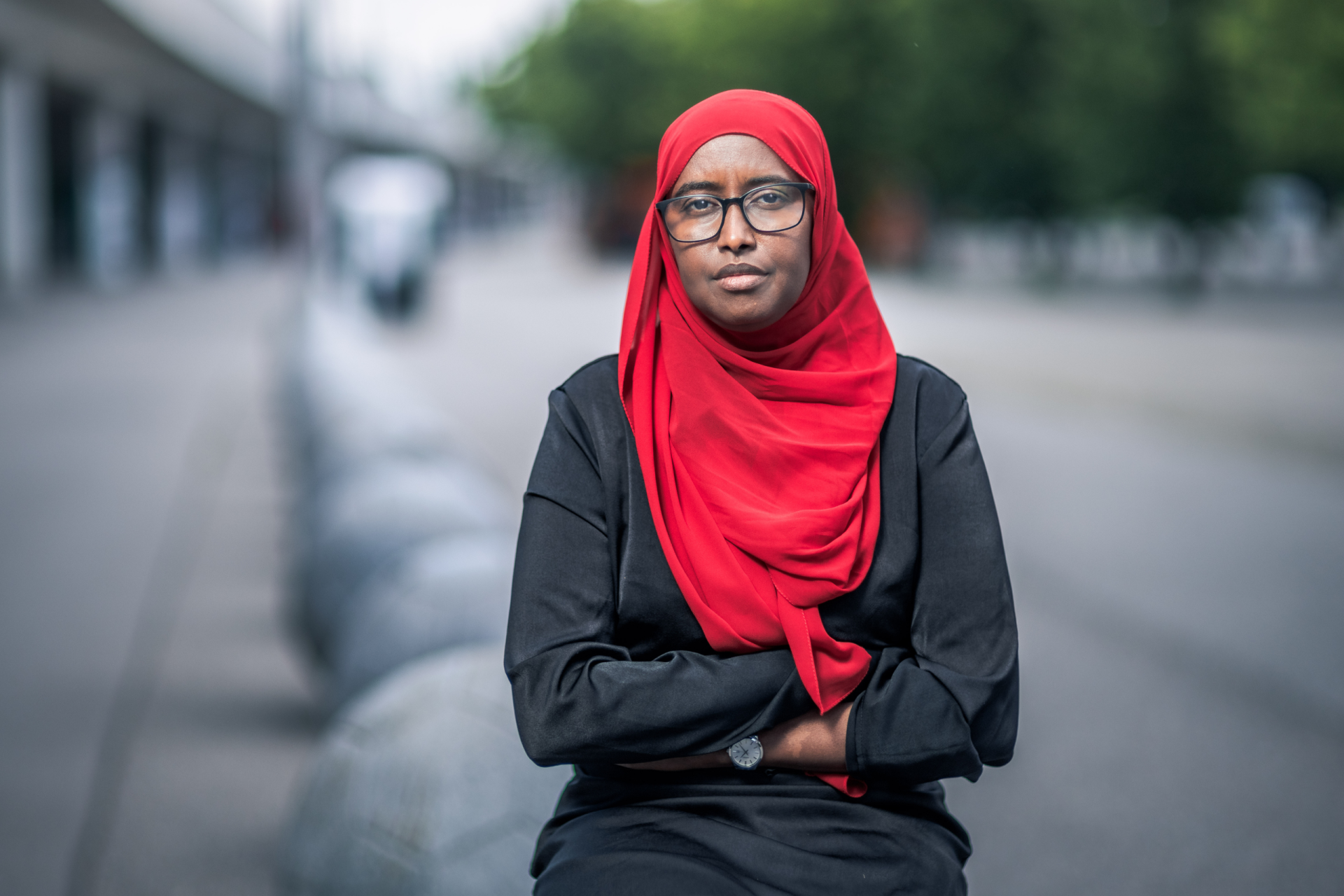 Die Menschen in Österreich ächzen unter den gestiegenen Lebenshaltungskosten. Hamdi Hassan, Journalistin und Mutter, ist eine von ihnen. | © Markus Zahradnik