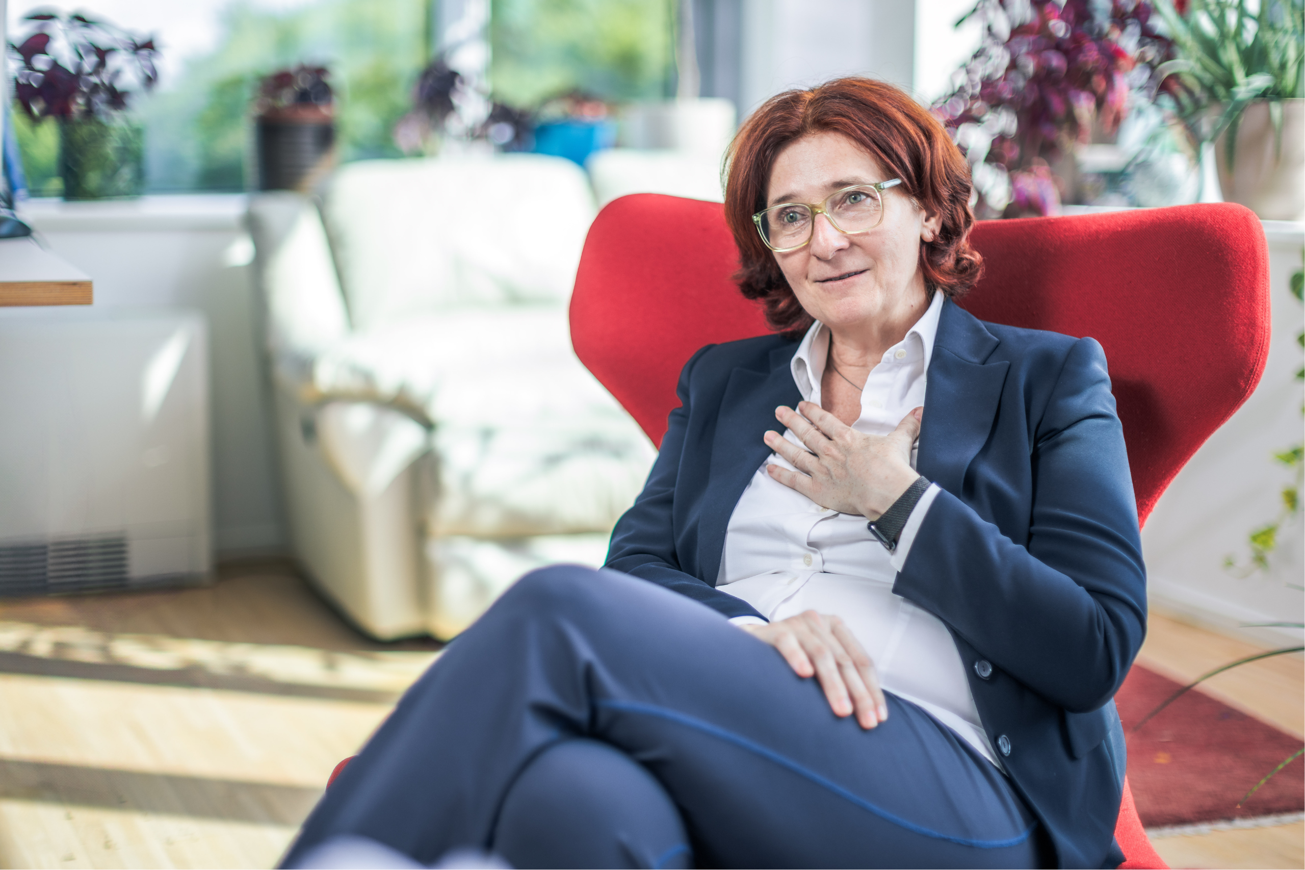 Die Klimaökonomin Sigrid Stagl stellt das ewige Wachstum infrage. Für sie sollten menschliche Bedürfnisse und persönliche Freiheit im Zentrum des Wirtschaftstreibens stehen. | © Markus Zahradnik