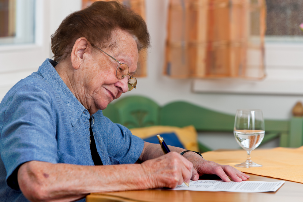 Im Vergleich bekommen Frauen 40,9 Prozent. Der Equal Pension Day ist im August. | © Adobe Stock/Gina Sanders