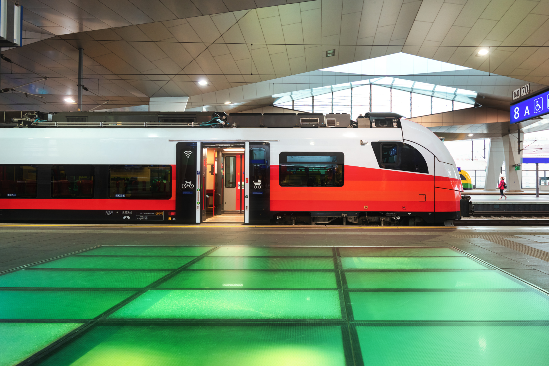 Ein Zug am Hauptbahnhof Wien. Symbolbild dafür, dass die KV-Verhandlungen kurz vor dem Abschluss stehen. 