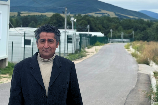 Seit über zehn Jahren machen sich Geflüchtete auf den Weg und versuchen, über die Balkanroute in die EU zu gelangen. So auch Padam aus Indien. | © Dennis Miskić
