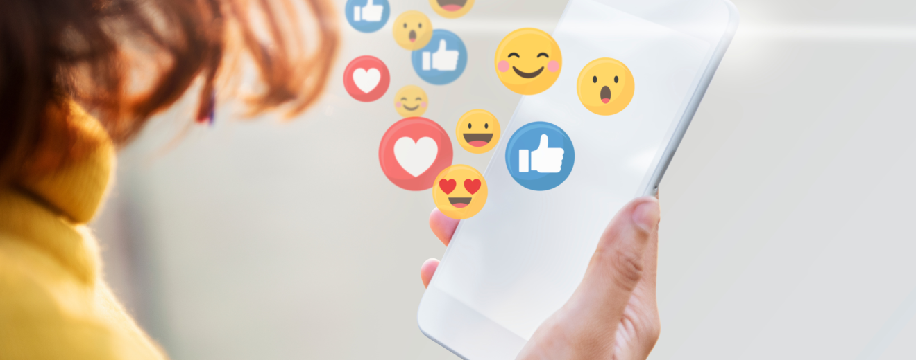 Eine Frau bekommt Likes und Feedback auf Social Media. Symbolbild: Social Media löst beivielen Menschen ein Sucht-Verhalten aus. Wie gefährlich ist das?