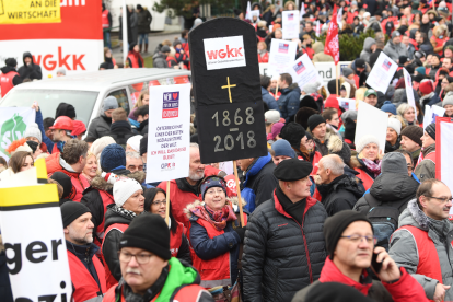Eine Protestkundgebung gegen die Sozialversicherungsreform mit dem Titel "Es steht viel auf dem Spiel: unsere Sozialversicherung!" am Mittwoch, 12. Dezember 2018, in Wien. Symbolbild für die Sozialversicherung.