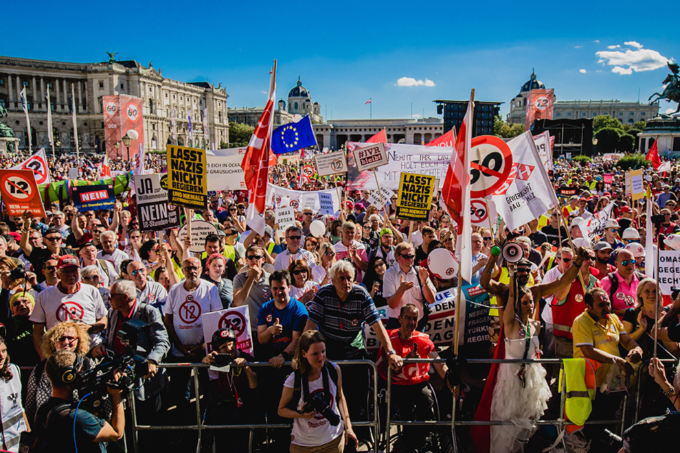 Im Sommer 2018 demonstrierten teils bis zu 100.000 Menschen aus ganz Österreich in Wien gegen den Zwölf-Stunden-Tag.