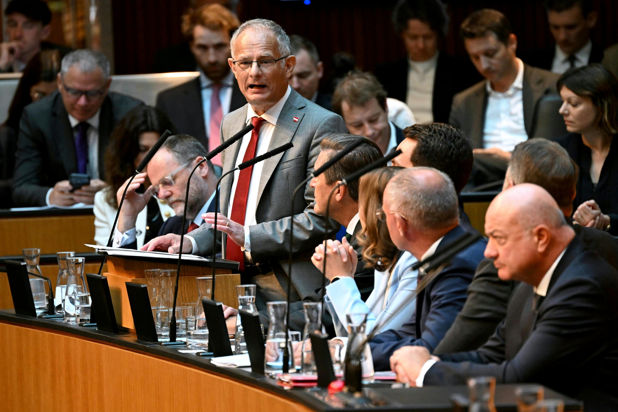 Sparen auf Kosten der wirtschaftlich Benachteiligten?