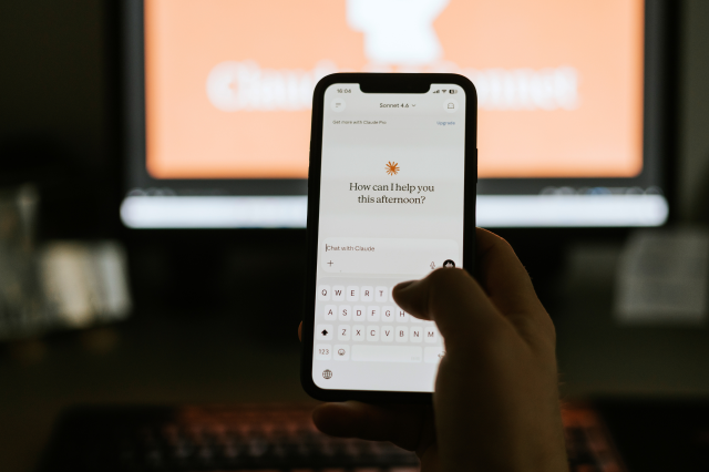 Mitte Juni sperrte die US-Regierung per Exportkontrolle Anthropics stärkste KI-Modelle für alle Nicht-US-Bürger:innen – über Nacht waren sie für europäische Nutzer:innen weg. Ein Grund wieso digitale Souveränität so wichtig ist?