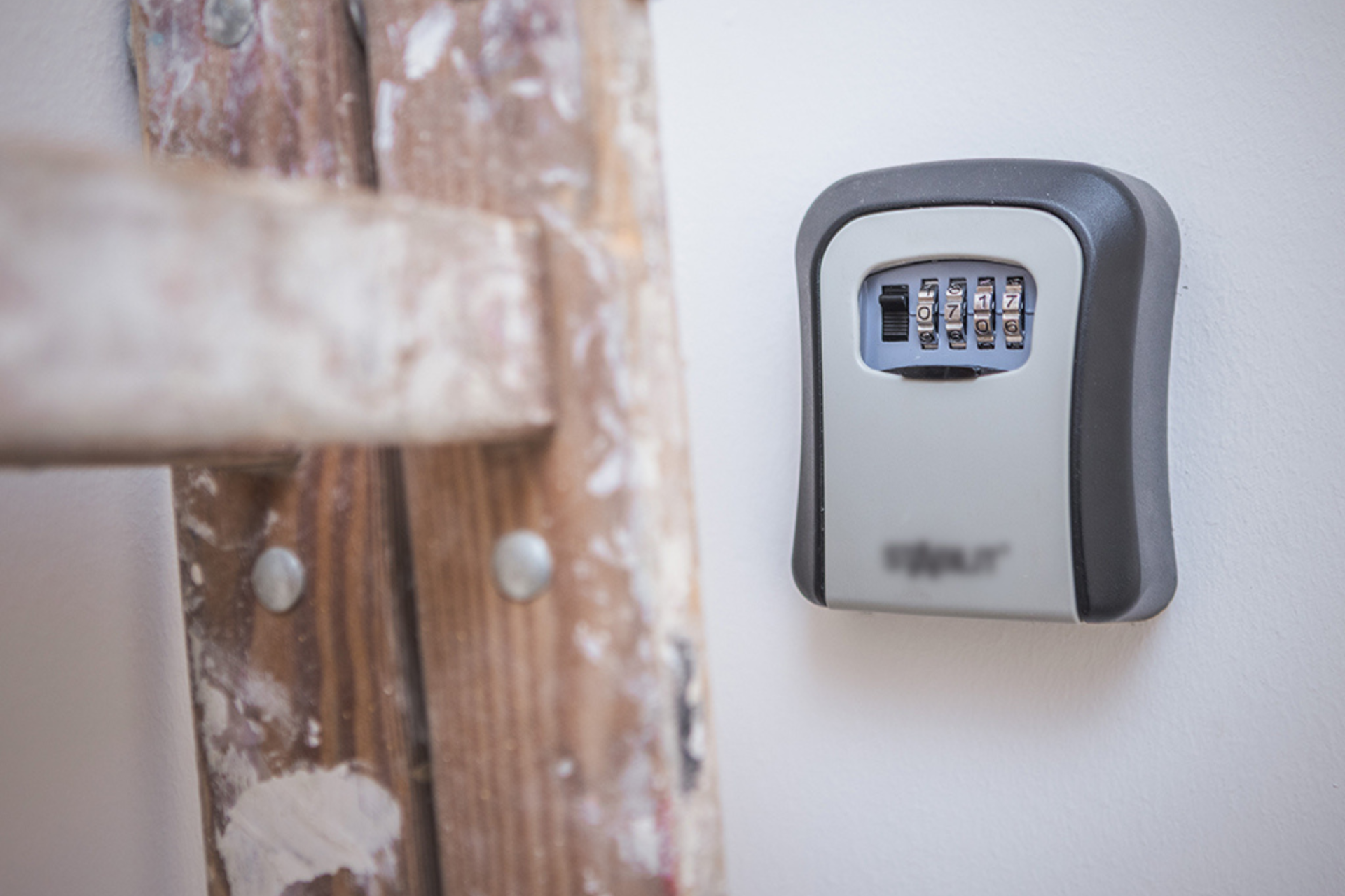 Alle Wohnungen im Haus sind gleich gestaltet und haben dieselben Schlösser an den Türen.
