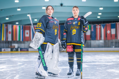 Die Eishockey-Nationalspielerinnen Selma Luggin und Antonia Matzka kämpfen für bessere Bedingungen im Frauensport.