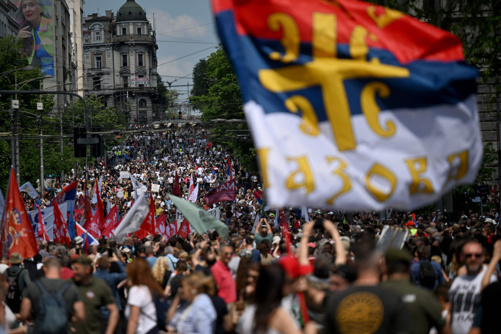 Maifeier in Belgrad: Auch Serbiens Gewerkschaften schlossen sich am 1. Mai 2025 den Protesten an, die Studierende nach dem tödlichen Einsturz des Bahnhofs von Novi Sad organisiert hatten.
